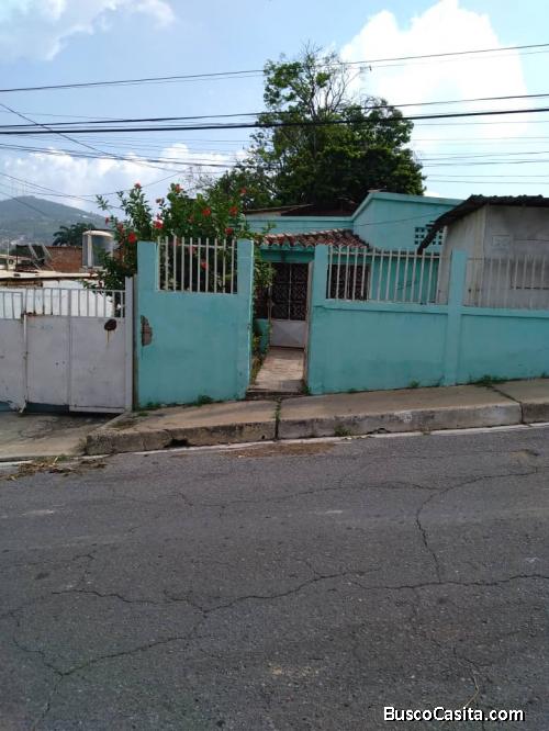 Se vende Amplia y cómoda casa de 2 pisos, Anzoátegui Puerto La Cruz Sierra Maestra Calle Unidad 21
