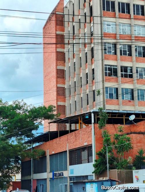 Planta Industrial de 400 mtrs2 en alquiler con montacargas en Pérez Bonalde - Catia