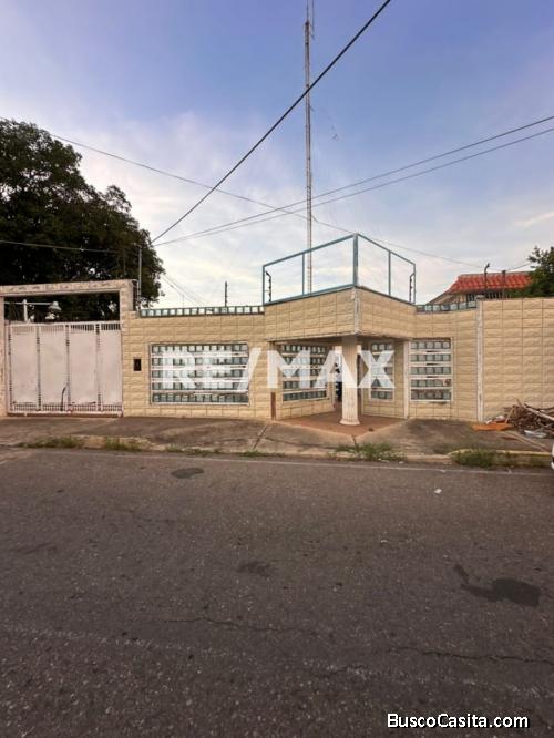 Oficinas Con Galpón En Venta. Remax Millenium