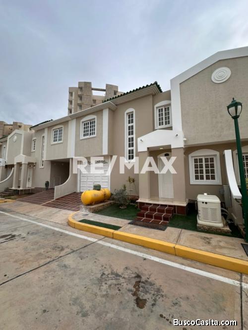 Townhouse En Alquiler Lago Country III. Remax Millenium