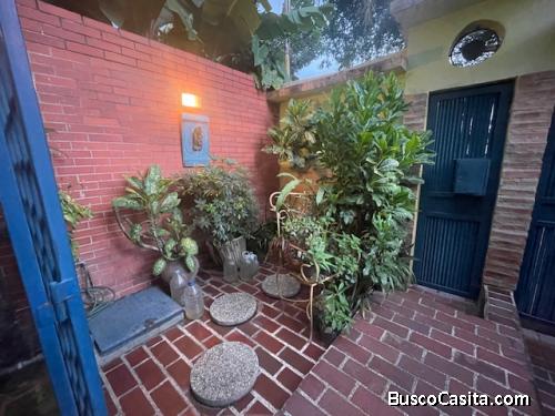 Excelente Casa-Quinta en venta. Situado la Urb. Horizonte. Municipio Sucre del Estado Miranda.