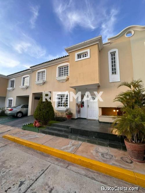 Townhouse En Villa Alameda Country. Remax Millenium