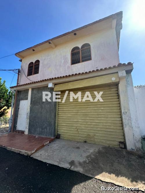 Galpón Con Residencia En Alquiler. Remax Millenium