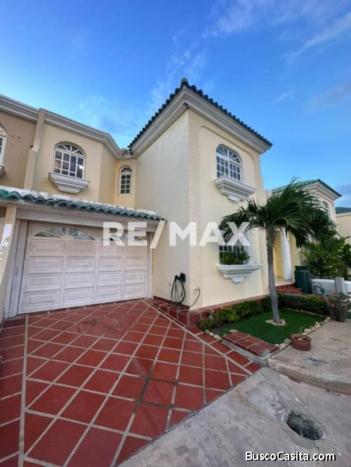 Casa En Alquiler Lago Country II. Remax Millenium