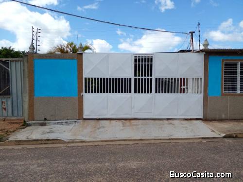 Hermosa casa en agua clarita del este, Pariaguan!!