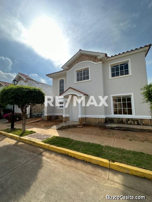 ..Casa en Venta Villa Antares Remax Millenium...