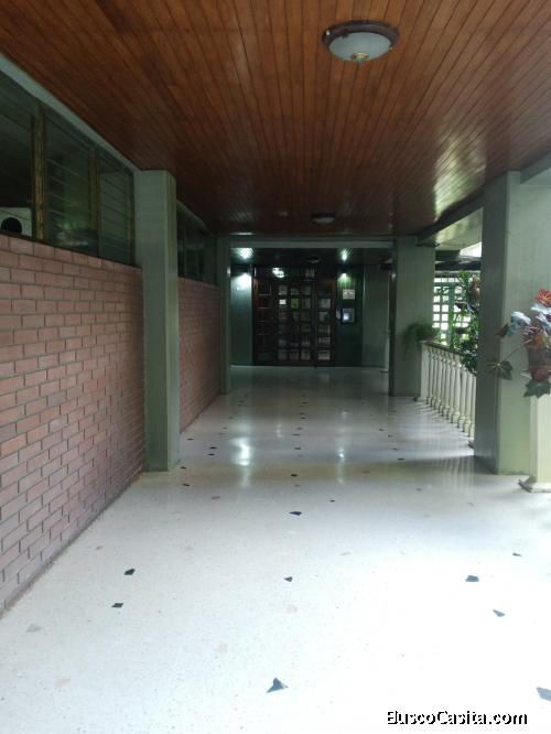 En venta apartamento, 106 m2, Avenida Paez, El Paraíso, sector la montaña 