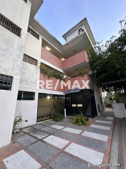Apartamento En Edif. San Benito. Remax Millenium