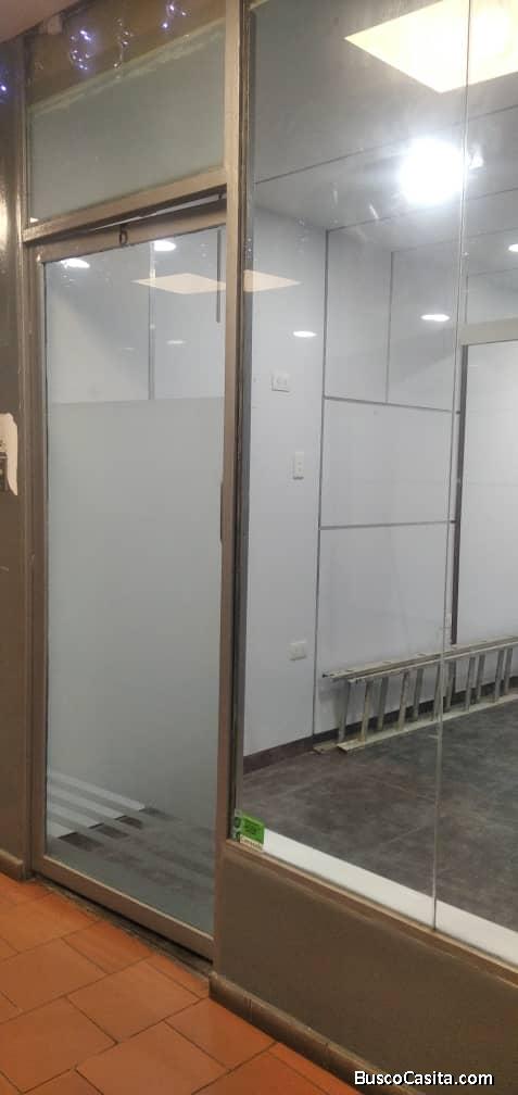 Alquilo locales comerciales en Baruta