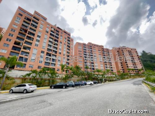 Venta de apartamento en Colinas de La Tahona remodelado.