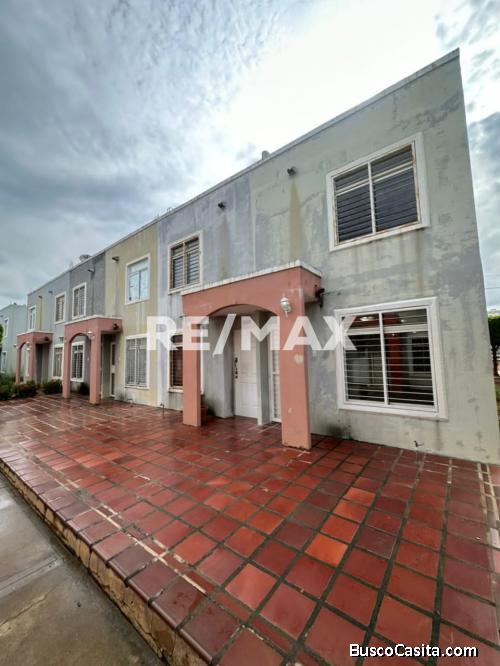 Townhouse en Venta Urb. Camino de la Lagunita. Remax Millenium