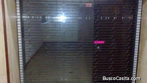 Vendo local comercial en centro comercial ubicado en la avenida lecuna cerca estación teatros