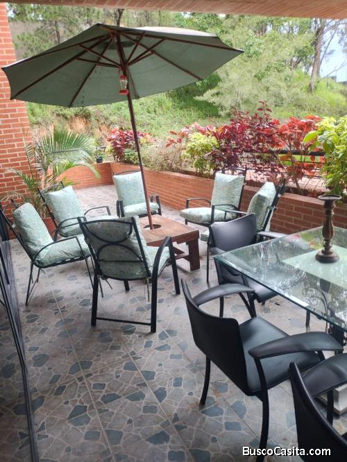 Se alquila bello apartamento amoblado de lujo en La Tahona