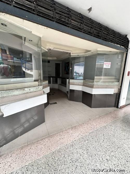 En Alquiler Local C.C. Viñedo Plaza