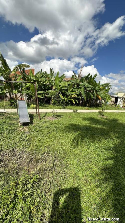 Se vende terreno ubicado en Mañongo. Calle cerrada.
