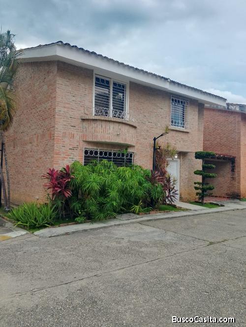 Venta de Townhouse ubicada en el Conjunto Residencial ¨Aleros de Guataparo¨ Urbanización Guataparo