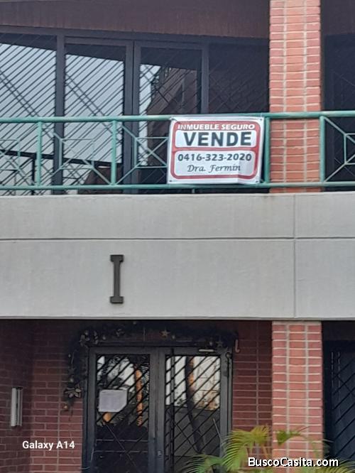 Inmueble Seguro vende  espacioso apartamento en  Residencias VIEJO NEVERI en la Nueva  Barcelona.
