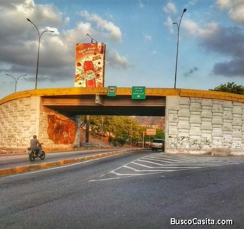 Excelente Galpón y terreno en la salida de Caracas