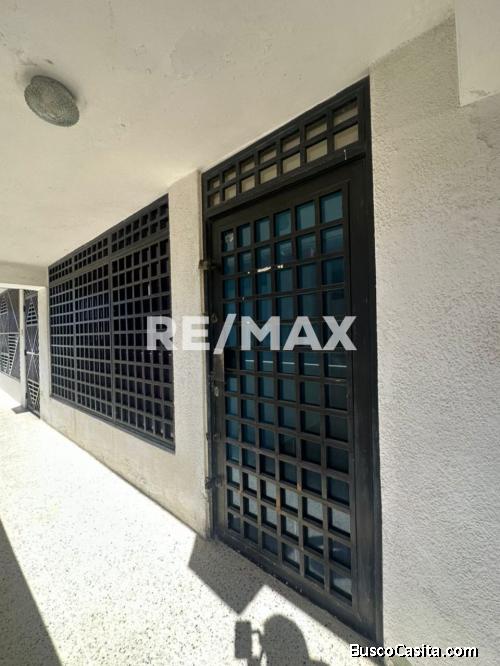 Oficina En Venta Av. Bella Vista. Remax Millenium