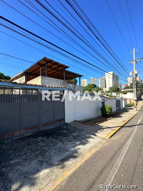 Casa Comercial Av. Cecilio Acosta. Remax Millenium