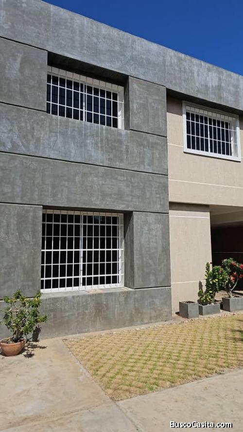 SE VENDE CASA A UNA CUADRA DE SANTA RITA EN MARACAIBO