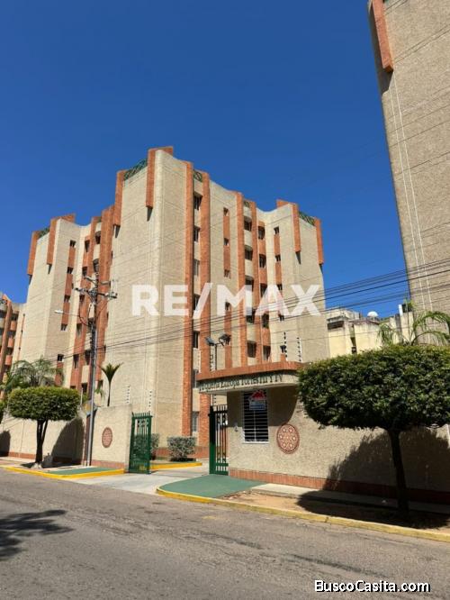 Apartamento en Alquiler. Pequeña Europa. Remax Millenium
