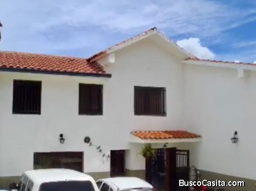 Casa Con 6 Puestos De Estacionamiento Ubicada En El Junko Country Club En Venta