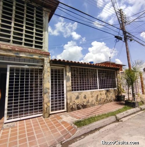 En venta Amplia casa de dos niveles