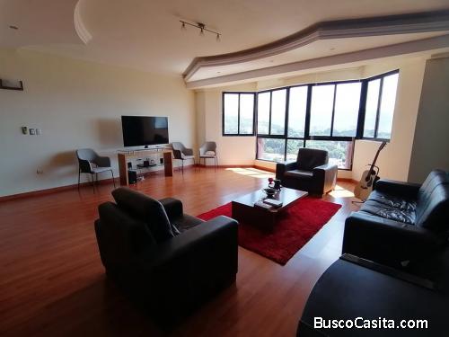 Apartamento en Res. 4 Avenidas. Urb. El Parral.