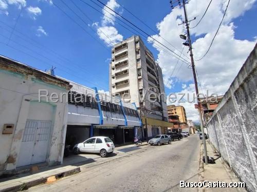 Local  Comercial a  pie de calle  av    pocos  metros de la av Bolivar