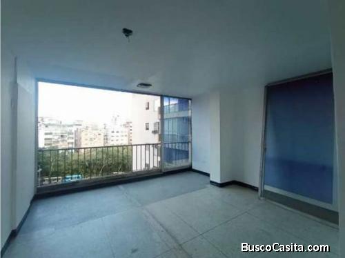 Oficina Alquiler de 107MTS2 con 2 baños en la Av. La Salle - Plaza Venezuela