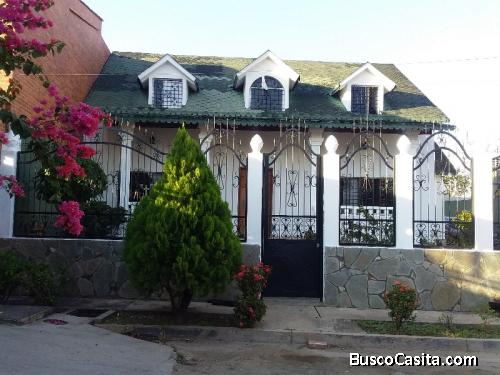 Nelida Lugo Vende Casa De Dos Niveles, Tipo Chalet, En Urb. Ciudad Jardín Mañongo. Naguanagua.