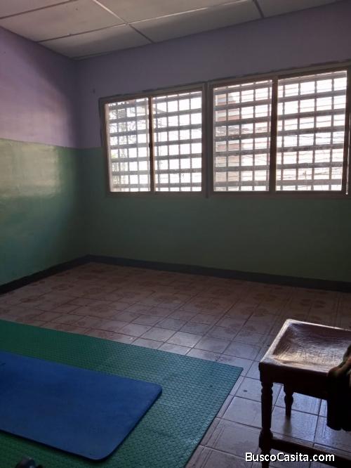 Venta de edificación de 4 pisos con 4 locales comerciales con anexo y terraza