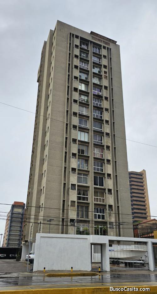Se Vende Apto Tipo Estudio. Sector 5 de Julio. Piso Alto. Amoblado. MARACAIBO