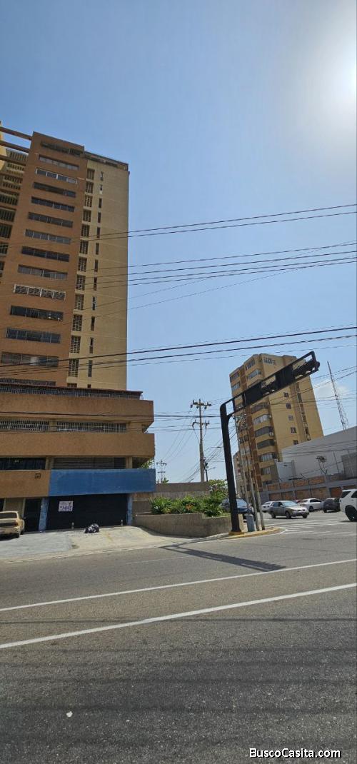 SE ALQUILA LOCAL COMERCIAL A PIE DE CALLE DR. PORTILLO MARACAIBO