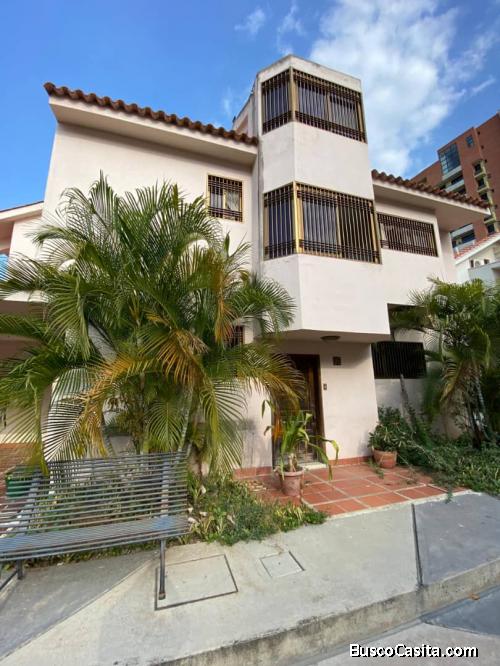 CASA QUINTA EN URBANIZACION LA ROTARIA