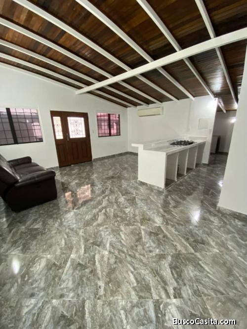 CASA REMODELADA EN URBANIZACION ALTAMIRA *VALLE HONDO*