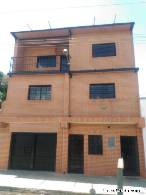 LOCALES COMERCIALES Y CASA INTEGRADOS A LA VENTA EN LA CANDELARIA, VALENCIA