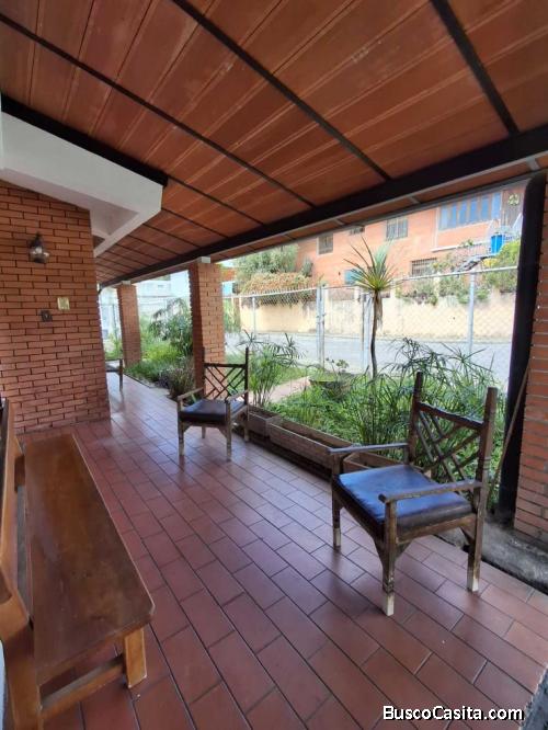 Una combinación Ideal: Vistas Impresionante, solida estructura y Urbanización Segura.