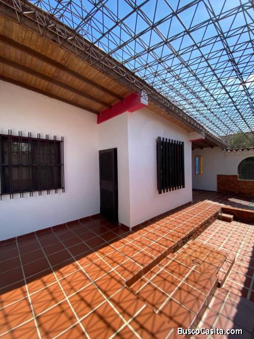 CASA EN URBANIZACION LA MORENERA 