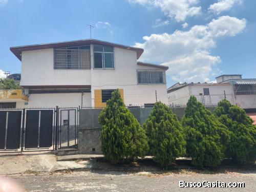 Casa + Anexo en Caracas 5 habs 4 baños EN ALQUILER