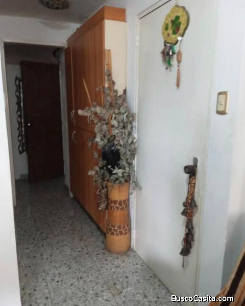 Excelente Apartamento en Venta en la Av. La Paz (Calle Rotaria), Paraíso. Listo # 0426-913.89.24