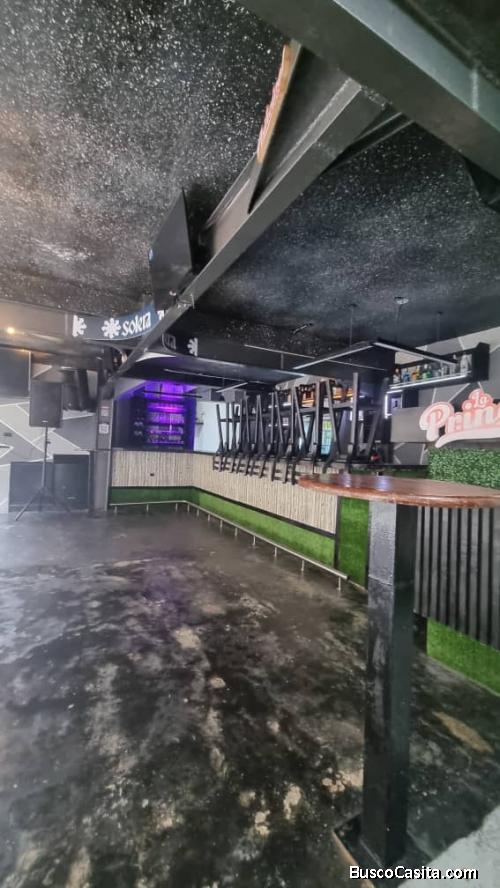 EN VENTA LOCAL COMERCIAL Y FONDO DE COMERCIO (LICORERIA)