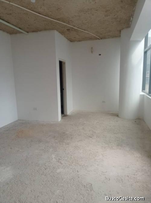 En venta Oficina Centro Comercial Jardín Mañongo Obra Gris