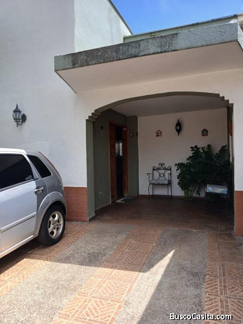 Se ofrece en venta Townhouse en Conjunto Residencial Los Eucaliptos. Municipio libertador. 
