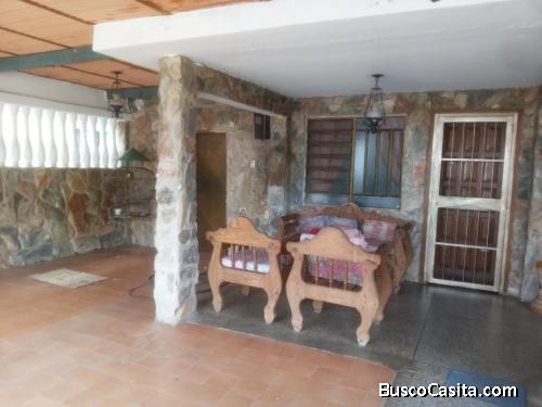 SE VENDE OPORTUNIDAD DE INVERSIÓN Y VIVIENDA CÓMODA CASA en La Isabelica 