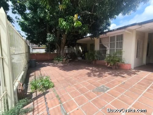 En Venta Casa Quinta a Remodelar en los Guayabitos, Naguanagua - Imperium Realty +58 412-383-7839