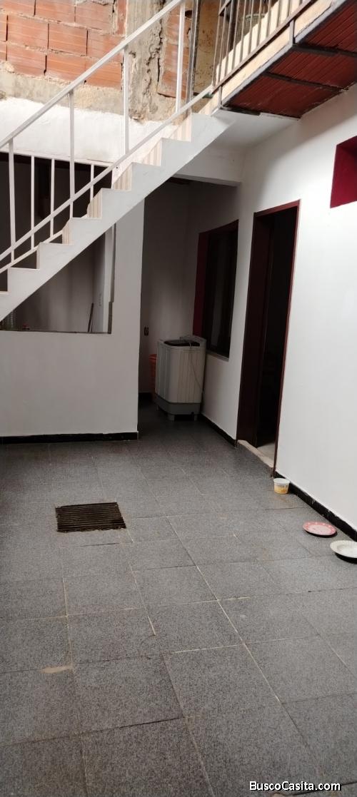 En Venta Casa en Los Guayos Urb. Piedras Negras Excelente Ubicación - Imperium Realty