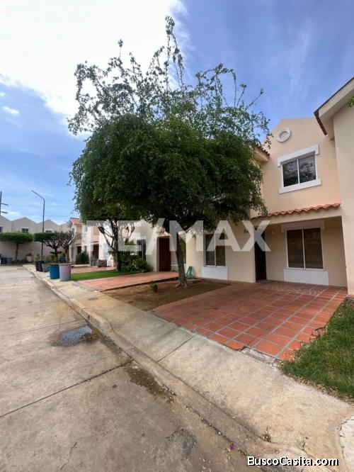 Townhouse en Alquiler Residencias Punta Arena, Remax Millenium