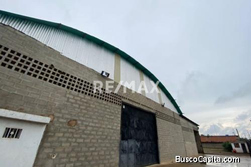 3 Galpones en Alquiler Zona Industrial 1. Remax Millenium